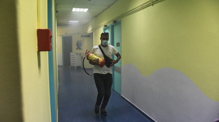 Στην αυλή του Καραμανδάνειου έφτασαν οι φλόγες της φωτιάς 