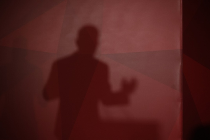 Η σκιά του προέδρου του ΣΥΡΙΖΑ, Στέφανου Κασσελάκη