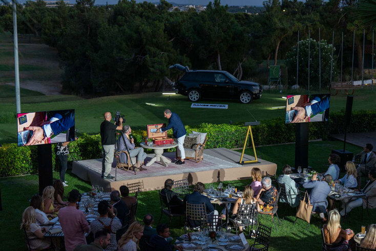 Ο Χρήστος Καρναμπάκος αποκαλύπτοντας τα μυστικά των bespoke humidors 