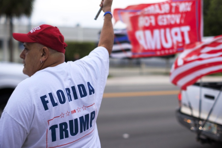 Απόπειρα δολοφονίας του Ντόναλντ Τραμπ: Οι αντιδράσεις των παριστάμενων μετά την επίθεση σε προεκλογική συγκέντρωση στην Πενσιλβάνια.