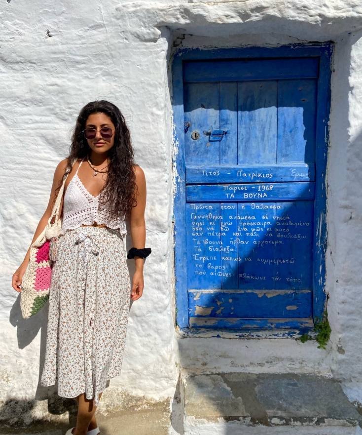 Η μουσικός Μαρίνα Σπανού στην Τήνο