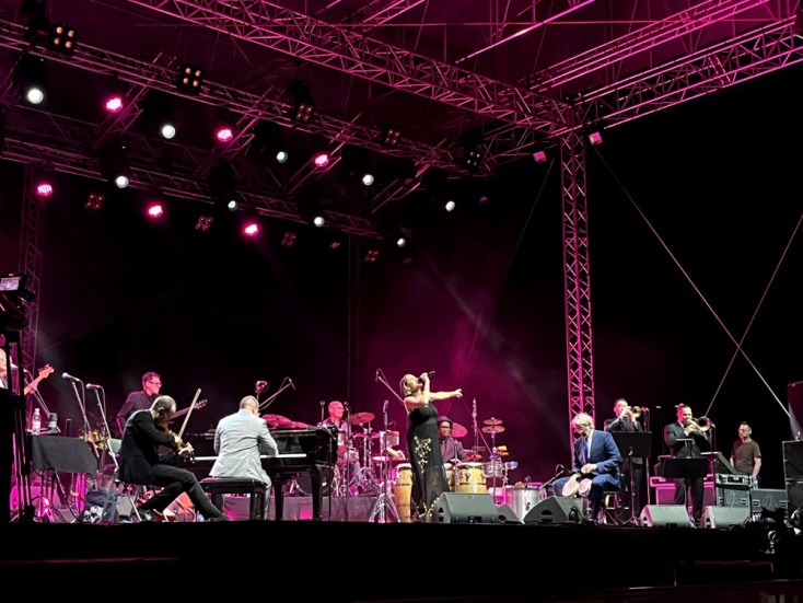 Pink Martini: Ανταπόκριση από το live στο Θέατρο Λυκαβηττού
