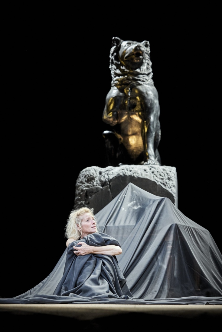 «Hecuba, not Hecuba» από τον Τιάγκο Ροντρίγκες