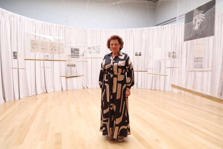 Η Συραγώ Τσιάρα στην έκθεση για τη "Δημοκρατία"