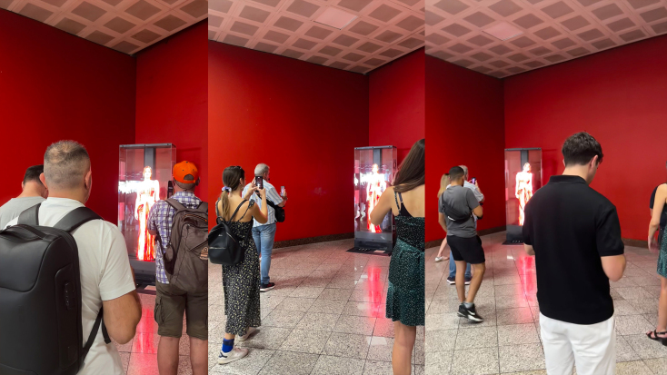 Η Αλεξάνδρα Σιετή ως ολόγραμμα στο Μετρό 