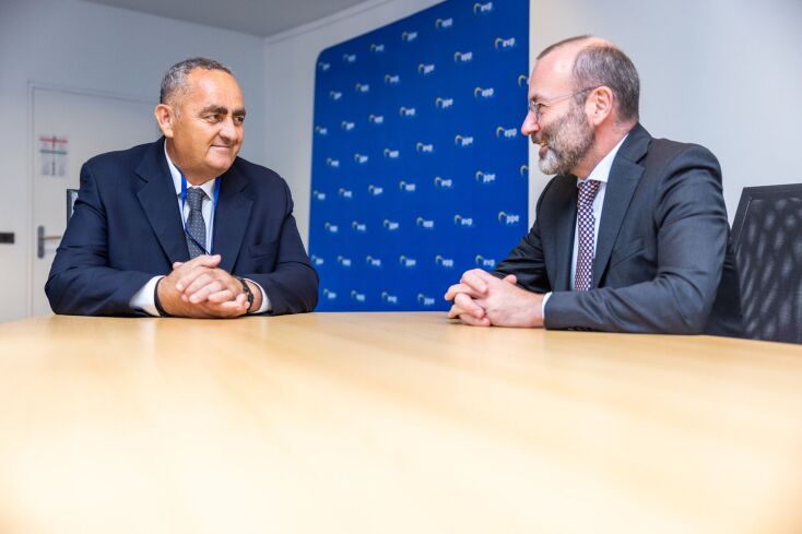 O ευρωβουλευτής της Νέας Δημοκρατίας, Φρέντυ Μπελέρης, με τον πρόεδρο του Ευρωπαϊκού Λαϊκού Κόμματος, Μάνφρεντ Βέμπερ