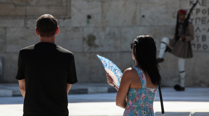 Οι Εύζωνες εν μέσω καύσωνα