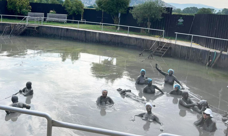 Λασπόλουτρο στις Κρηνίδες