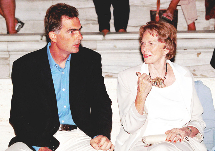 1999,  Η Μαργαρίτα Παπανδρέου με τον γιο της Νίκο Παπανδρέου στο Ηρώδειο