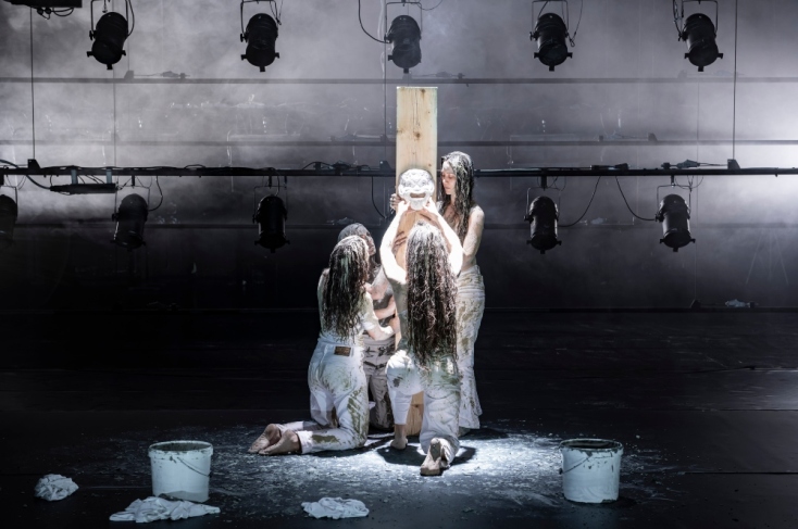 "Βάκχες" σε σκηνοθεσία Θάνου Παπακωνσταντίνου