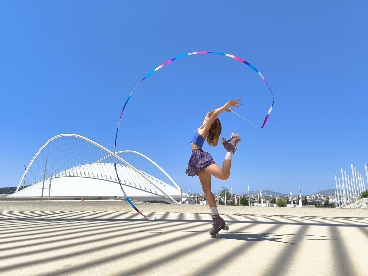 Oι δίδυμες Μαρία και Αγγελική  Τσακµάκα τσουλάνε με τα rollers τους σε όλη την Αθήνα