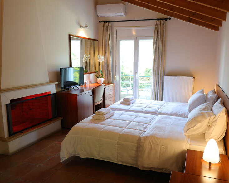 Corinthian Village: Πολυτέλεια και χαλάρωση στο Βραχάτι δίπλα στη θάλασσα