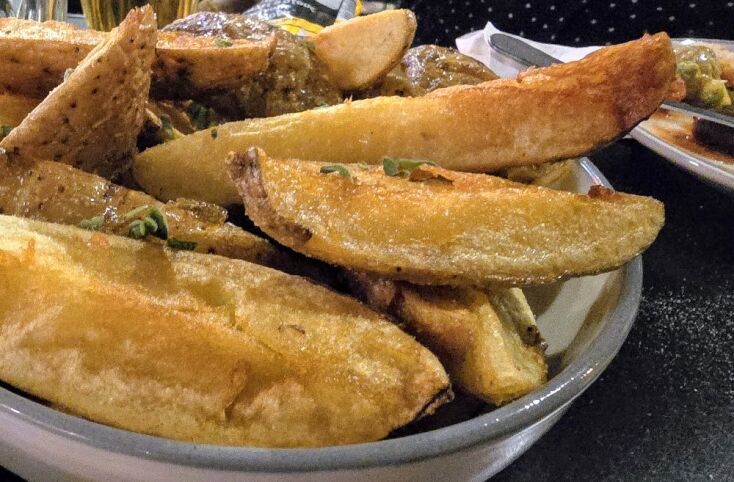 Αφαία, Πετράλωνα