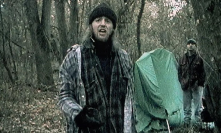«The Blair Witch Project»: Σαν σήμερα η πρεμιέρα της ταινίας τρόμου που ανανέωσε το είδος - Γυρίστηκε με ισχνό προϋπολογισμό και κατέκτησε το box office. 