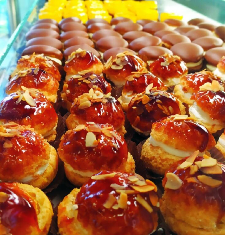 Ζαχαροπλαστείο Απόλαυση