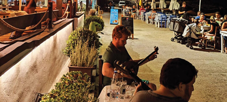 Έπρεπε: Στη Σαλαμίνα για πεντανόστιμο φαγητό και μουσικές βραδιές