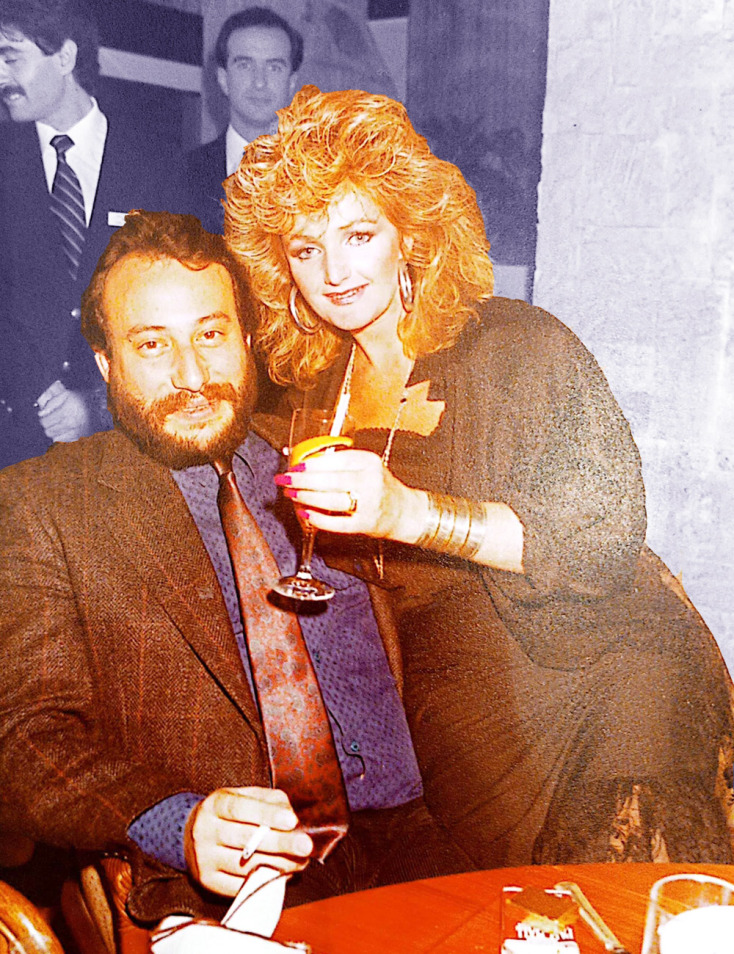 Με την Μπόνι Τάιλερ κατά την επίσκεψή της στην Ελλάδα για την προώθηση του single «Total Eclipse of the Heart»