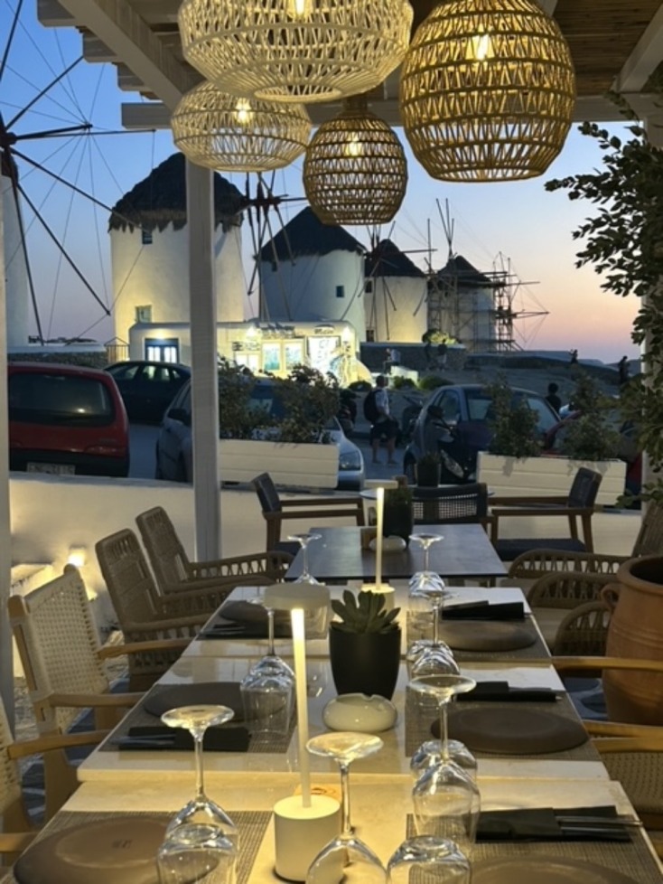 ΝΟΕ: Το νέο gastro bar της Μυκόνου