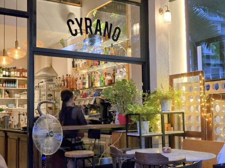 Cyrano, Πλατεία Βραζιλίας