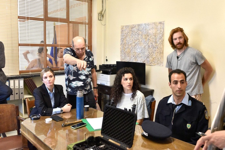 «Το Δίχτυ»: Στα γυρίσματα της νέας αστυνομικής σειράς, με τη σκηνοθετική σφραγίδα του Μανούσου Μανουσάκη - Ο φακός της ΕΡΤ ακολούθησε τους πρωταγωνιστές.