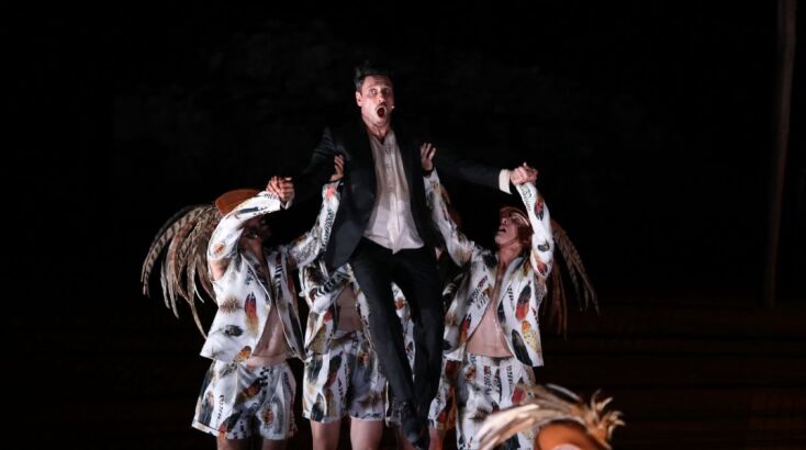 Οι «Όρνιθες» του Άρη Μπινιάρη απογειώθηκαν: Sold out και αποθέωση από 18.400 θεατές στην Επίδαυρο