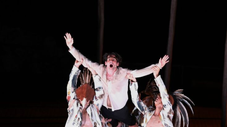 Οι «Όρνιθες» του Άρη Μπινιάρη απογειώθηκαν: Sold out και αποθέωση από 18.400 θεατές στην Επίδαυρο