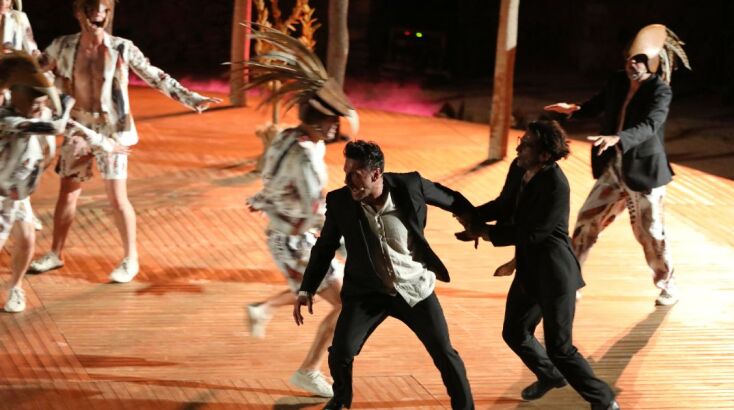 Οι «Όρνιθες» του Άρη Μπινιάρη απογειώθηκαν: Sold out και αποθέωση από 18.400 θεατές στην Επίδαυρο