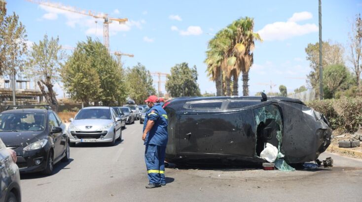 Μποτιλιάρισμα χιλιομέτρων στην παραλιακή μετά από τροχαίο - Ανετράπη ΙΧ