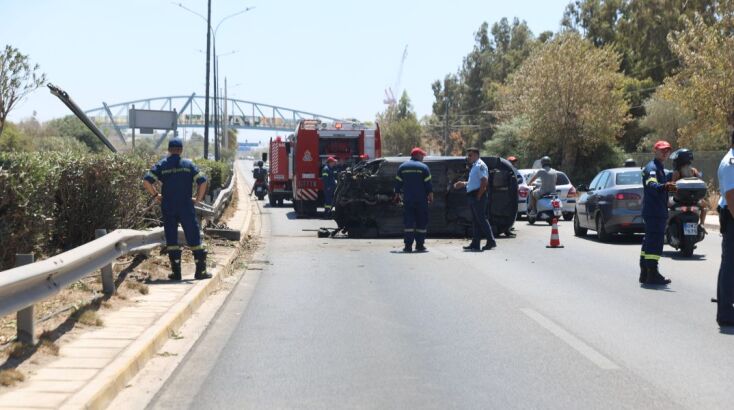 Μποτιλιάρισμα χιλιομέτρων στην παραλιακή μετά από τροχαίο - Ανετράπη ΙΧ