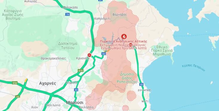 Στον αστικό ιστό η φωτιά στην Ανατολική Αττική, τιτάνια η προσπάθεια πυρόσβεσης