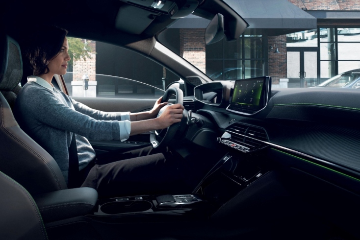 Αυτό είναι το ανανεωμένο Peugeot 2008 που «τα σπάει»