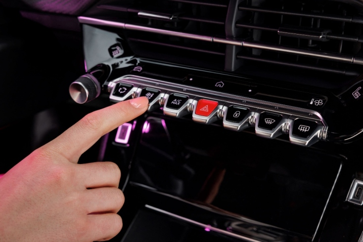 Αυτό είναι το ανανεωμένο Peugeot 2008 που «τα σπάει»