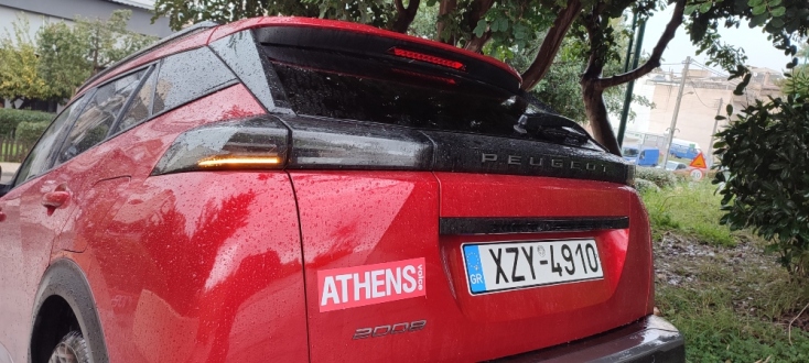 Αυτό είναι το ανανεωμένο Peugeot 2008 που «τα σπάει»