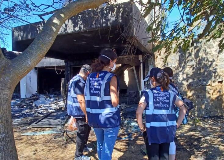 Φωτιά στην Αττική: Αυτοψία για την καταγραφή των ζημιών στις πυρόπληκτες περιοχές από κλιμάκια της Πολιτικής Προστασίας.