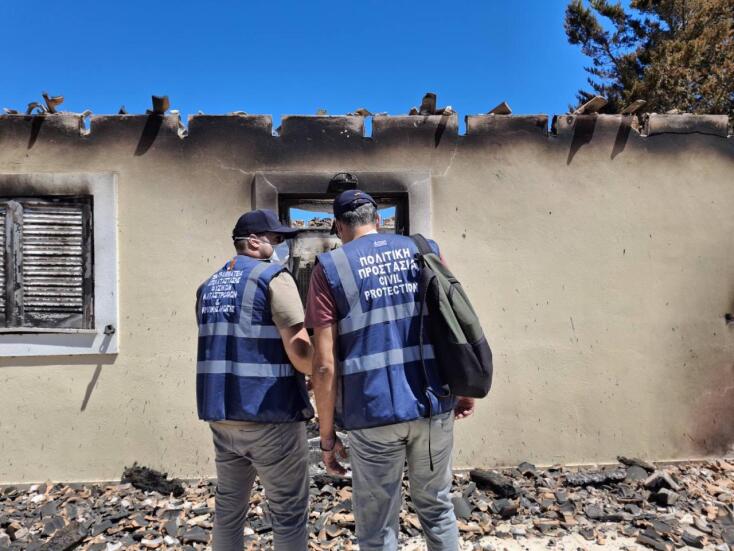 Φωτιά στην Αττική: Αυτοψία για την καταγραφή των ζημιών στις πυρόπληκτες περιοχές από κλιμάκια της Πολιτικής Προστασίας.