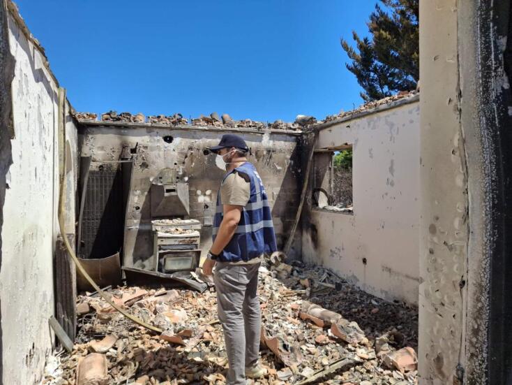 Φωτιά στην Αττική: Αυτοψία για την καταγραφή των ζημιών στις πυρόπληκτες περιοχές από κλιμάκια της Πολιτικής Προστασίας.