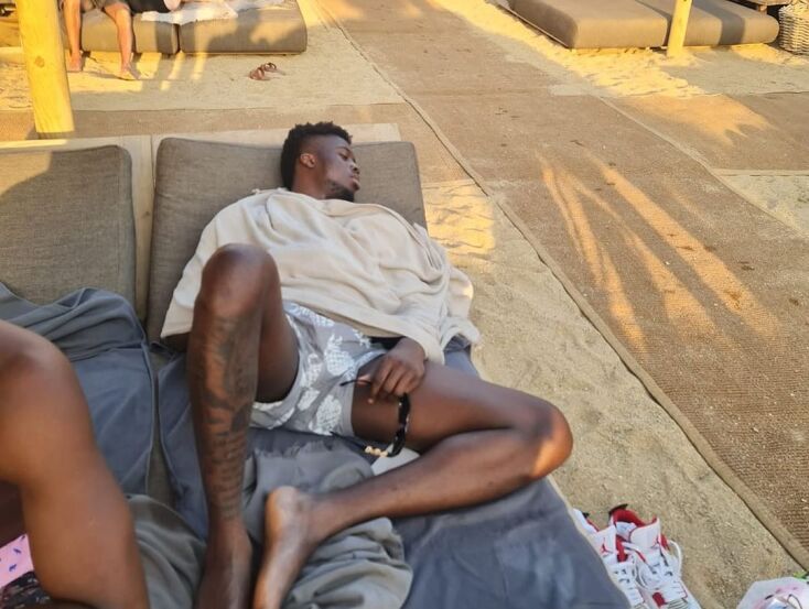 Οι διακοπές του Γιάννη Αντετοκούνμπο με τα αδέλφια του στις Κυκλάδες και η βόλτα με το σκάφος