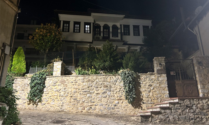 Νυχτερινή βόλτα στην παλιά πόλη της Καστοριάς