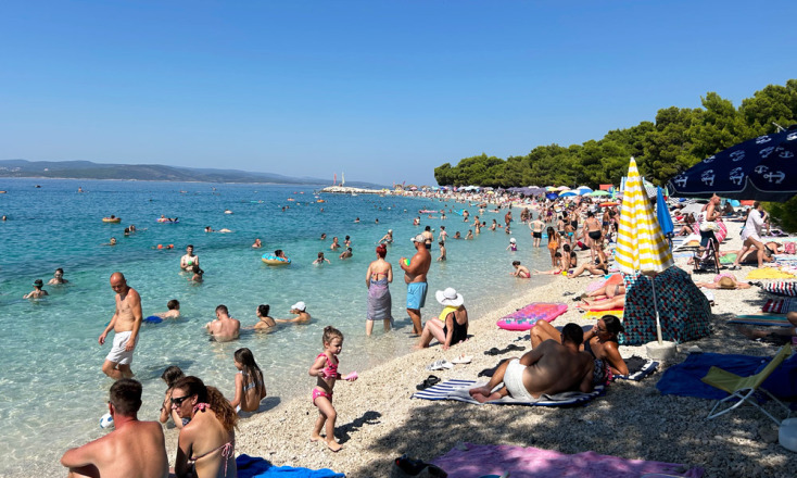 Ψάχνοντας (μάταια) για χώρο ν’ αφήσω την πετσέτα μου στις δαλματικές ακτές της Κροατίας πριν το Ντουμπρόβνικ