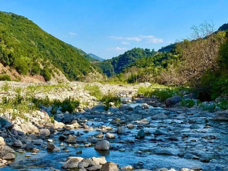 Παρατηρώντας τη στάθμη του Μόρνου από το γραφικό Λιδωρίκι