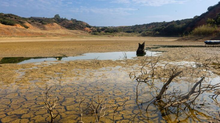 «Στέρεψε» η τεχνητή λίμνη του Κάτω Σχολαρίου παραπέμποντας σε εικόνα ερήμου