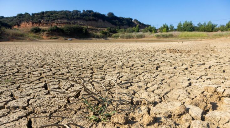 «Στέρεψε» η τεχνητή λίμνη του Κάτω Σχολαρίου παραπέμποντας σε εικόνα ερήμου