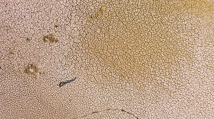 «Στέρεψε» η τεχνητή λίμνη του Κάτω Σχολαρίου παραπέμποντας σε εικόνα ερήμου