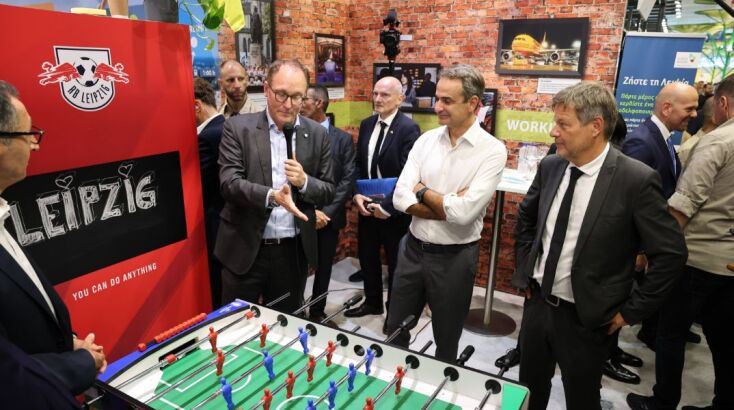 Μητσοτάκης στη ΔΕΘ: Έπαιξε ποδοσφαιράκι και πήρε εύσημα από τον Γερμανό αντικαγκελάριο