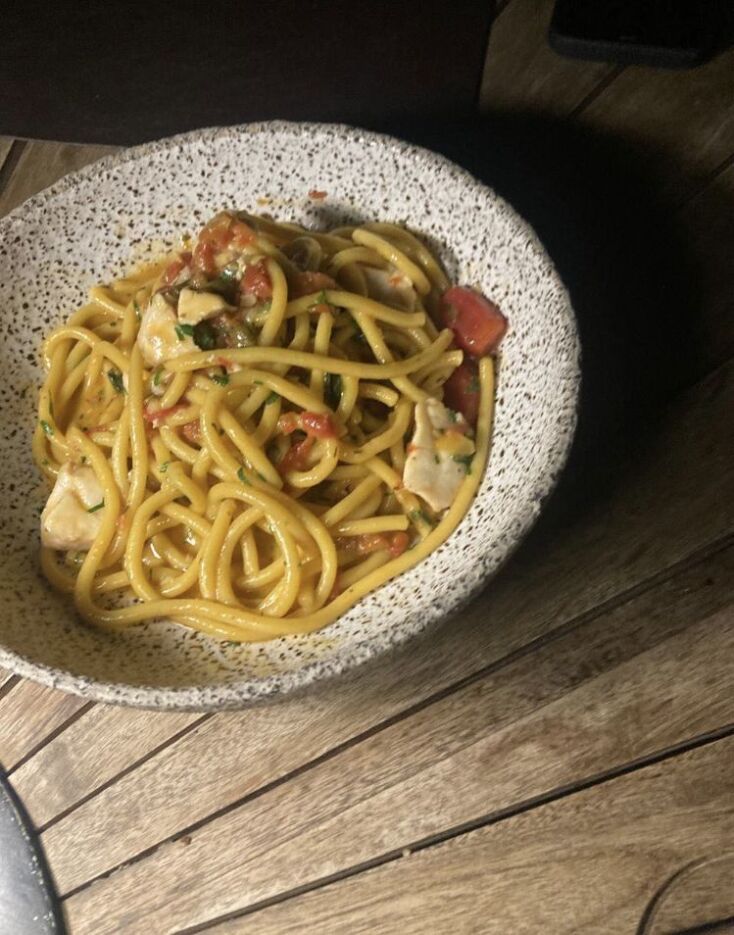 Μακαρούνες με σφυρίδα στο Vassilenas Blue στην Αντίπαρο