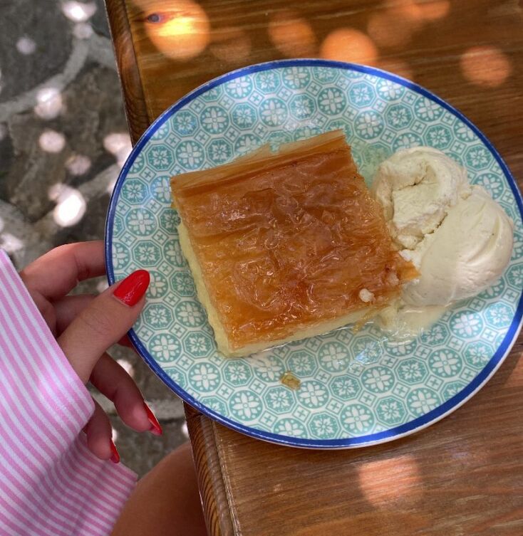 Για γαλακτομπούρεκο στο Καφενείο του Γαλάνη στο Χαλκί της Νάξου