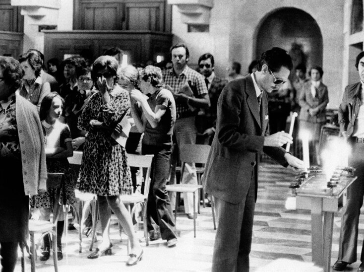 Ο δικαστής Μάριο Σόσι στην εκκλησία Santa Maria del Rosario, στις 26 Μαΐου 1974 © Mondadori Portfolio by Getty Images