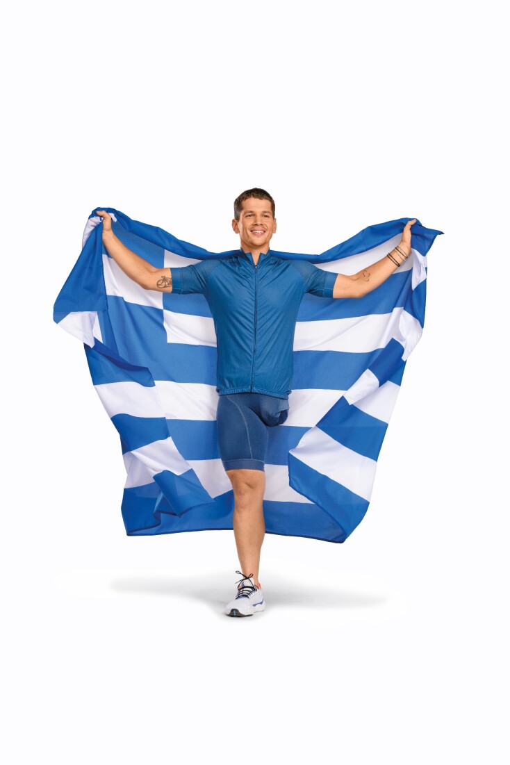 Νίκος Παπαγγελής: «Ελευθερία στη ζωή για μένα είναι ό,τι σε κάνει να νιώθεις ζωντανός»