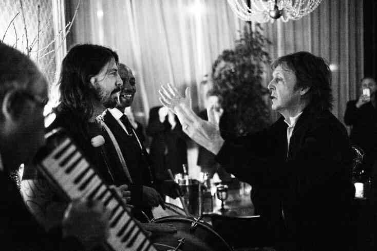 Προδημοσίευση από την αυτοβιογραφία “Συλλέκτης στιγμών” του Dave Grohl, μέλους των θρυλικών Nirvana και ηγετικού μέλους των Foo Fighters. Το βιβλίο θα κυκλοφορήσει στα ελληνικά στο τέλος Σεπτεμβρίου από τις εκδόσεις Οξύ, σε μετάφραση Πάνου Τομαρά.  