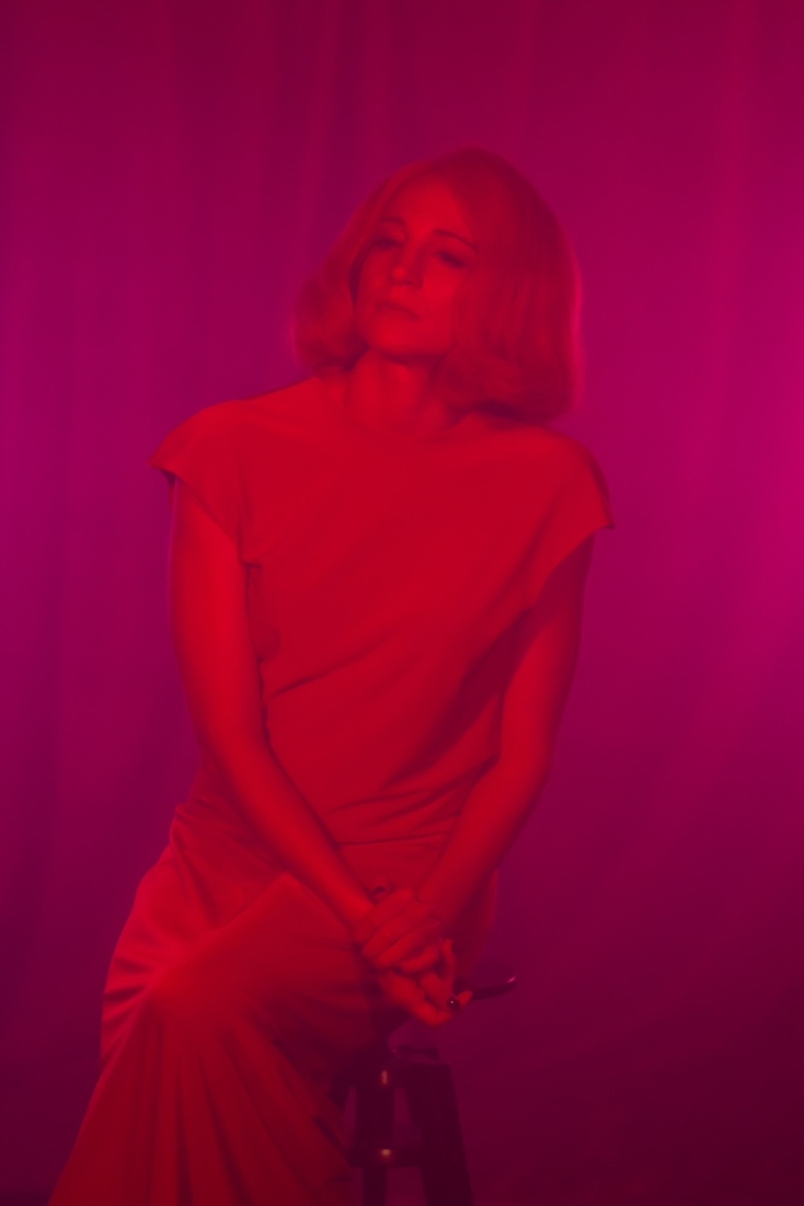 Η Στεφανία Γουλιώτη στη σκηνή με 100 άνδρες